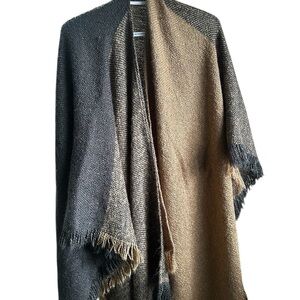 Women’s Two-Tone Fringe Shawl Wrap